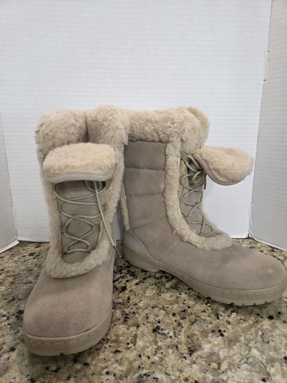 BearPaw Alyssia Beige Suede Sheepskin Wool Lined Lace Up Ankle Boots Women’s 10